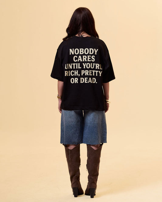 T-SHIRT " NOBODY CARES "