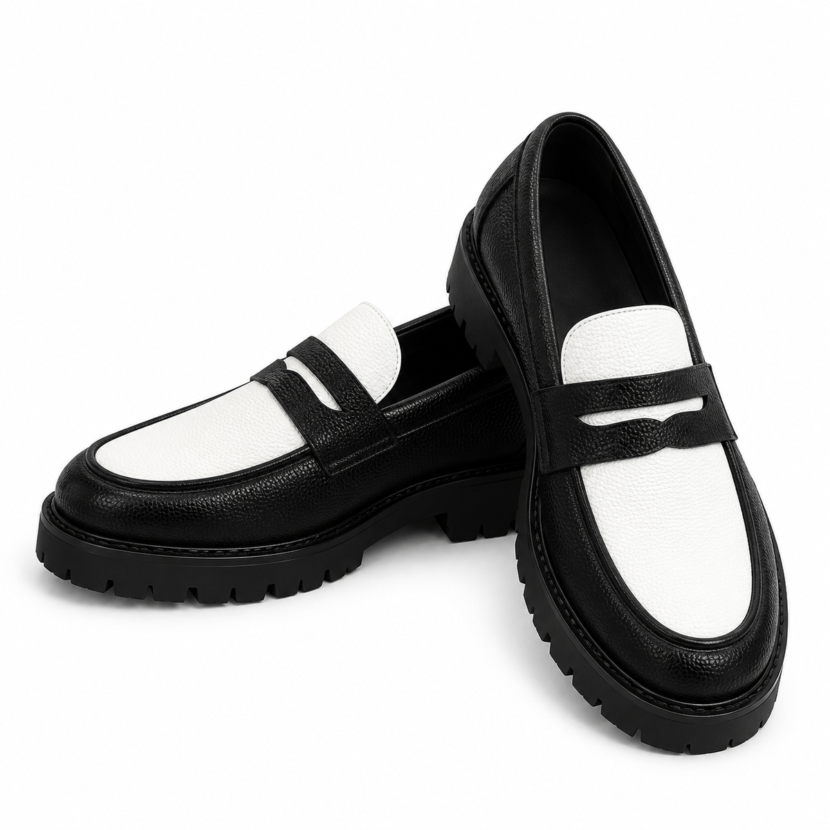 MOCASSINS À SEMELLE CRANTÉE EN SIMILICUIR